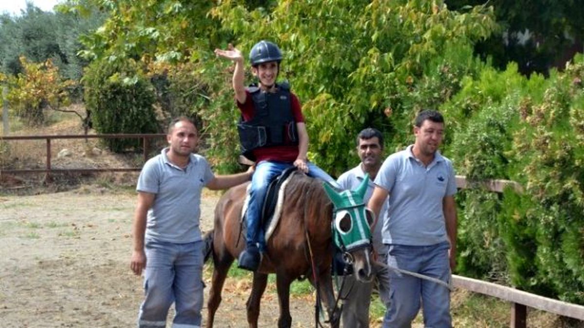 Otistik Çocuklar Atla Tedavi Oluyor