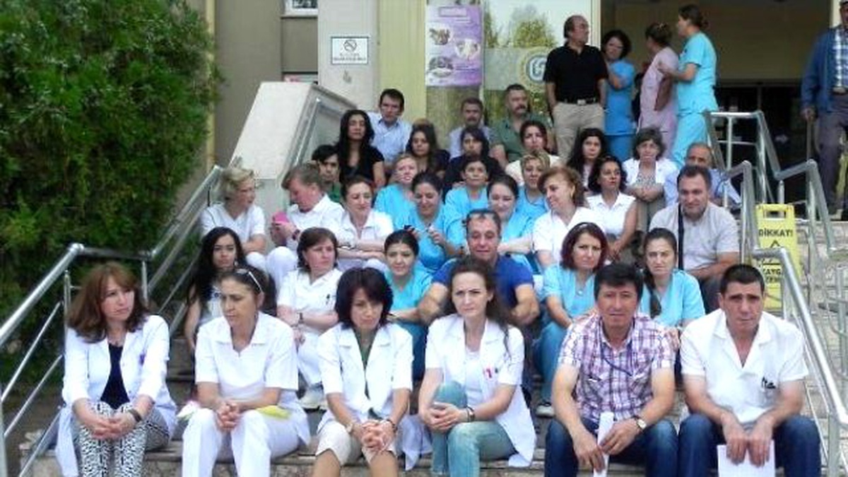 Sağlıkçılardan Terör Saldırılarına Sessiz Tepki
