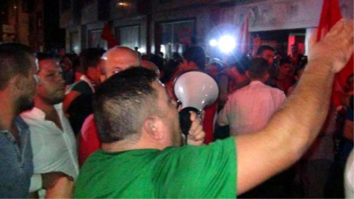 Sakarya\'da Hdp\'ye Yürümek İsteyenlere Polisten Biber Gazı ile Müdahale