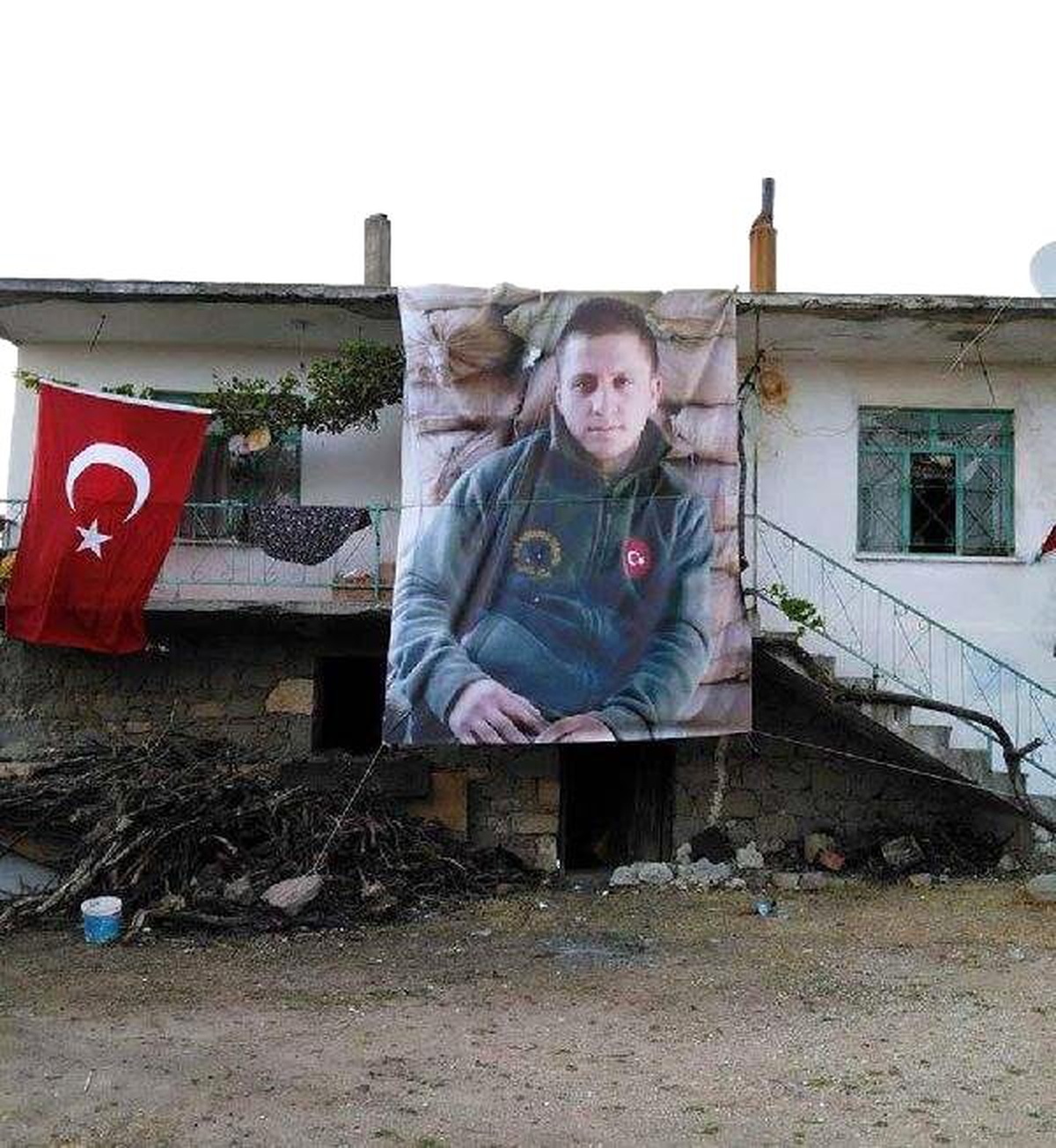 Dağlıca Şehitlerinin Yatakları Türk Bayrağıyla Kaplandı