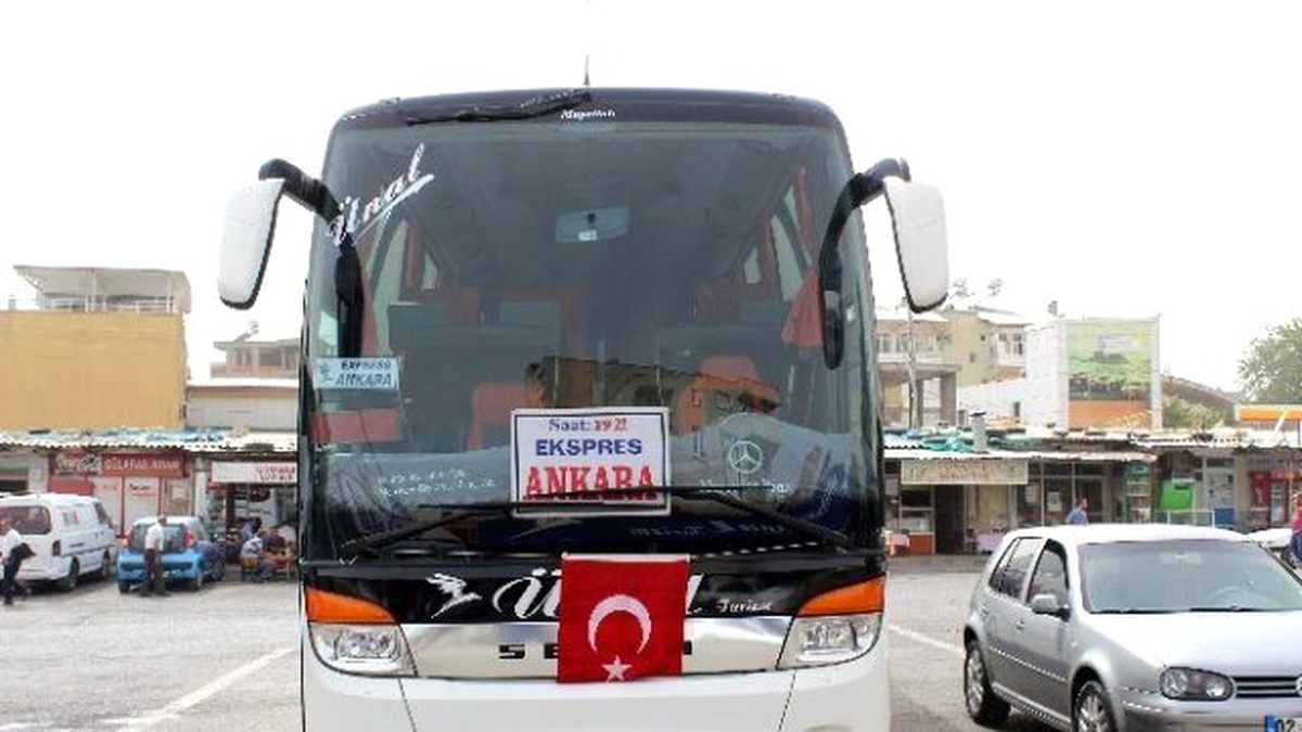 Şehirlerarası Otobüsler Türk Bayrakları ile Süslendi