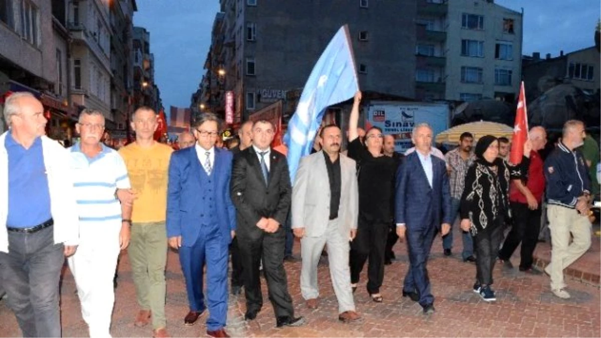 Sinop\'ta Ülkü Ocaklarından Teröre Tepki Yürüyüşü