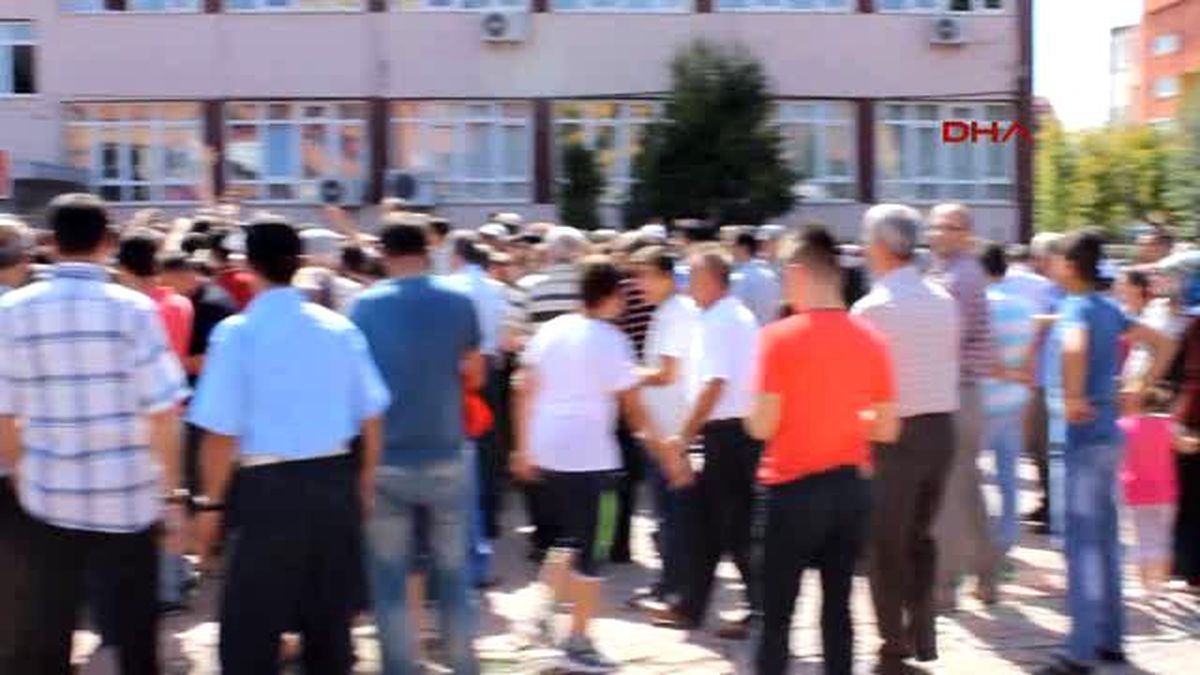 Tavşanlı\'da Bayrak İzdihamı