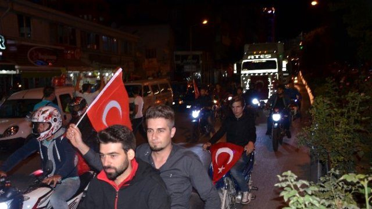 Teröre Tepki İçin 200 Araçla Konvoy Yaptılar