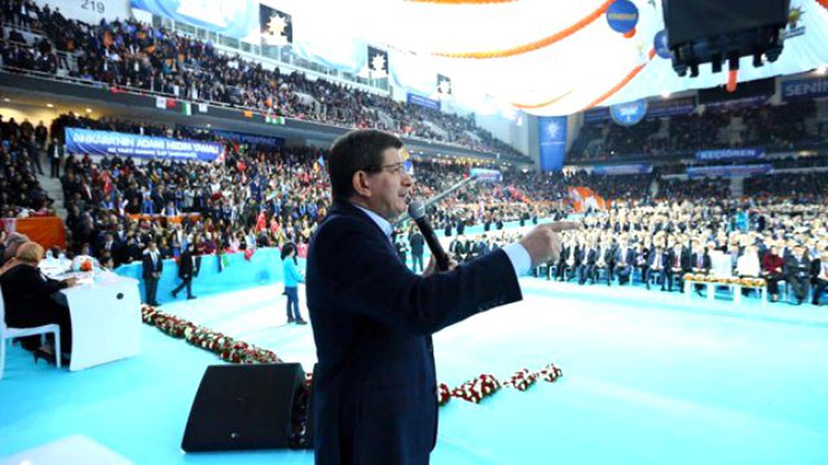 AK Parti'de Kongresinde Bir İlk! Tek Aday Davutoğlu ve Tüzük Değişiyor