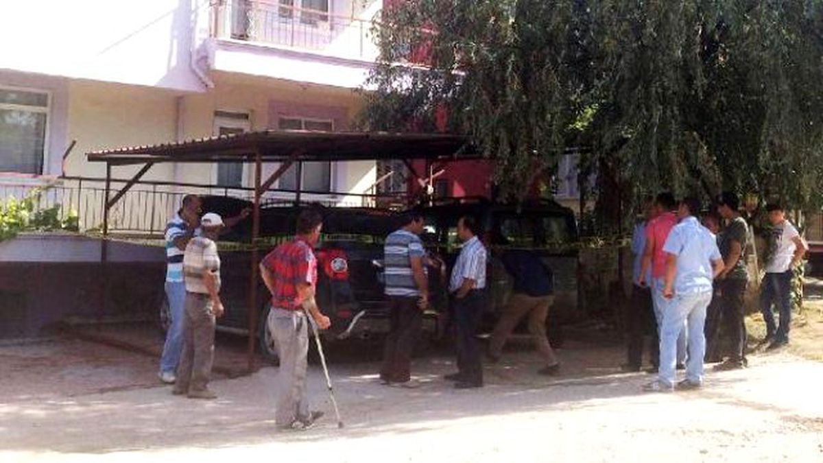 AK Parti İlçe Başkanının Araçları Yandı