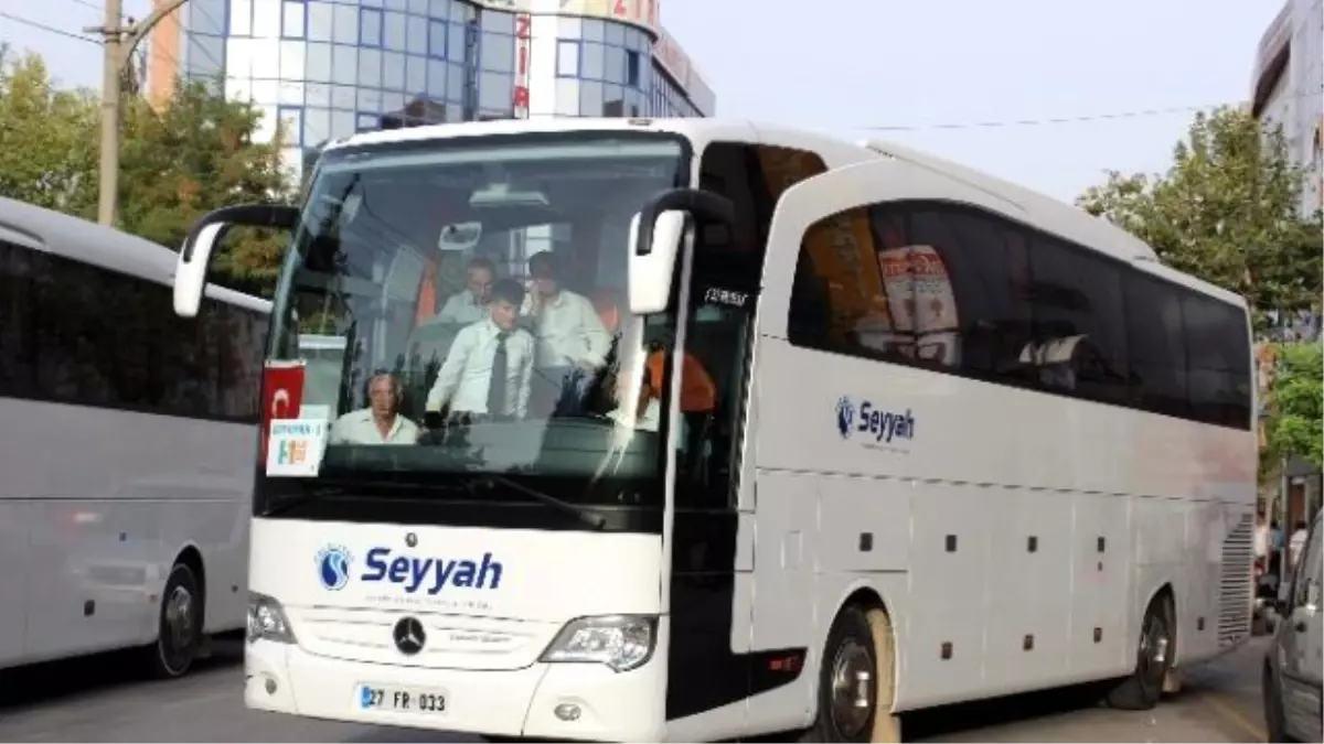 Ak Partililer Büyük Kongre İçin Ankara\'ya Doğru Yola Çıktı