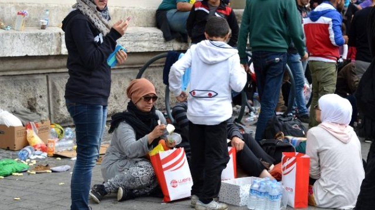 Avrupa\'ya Gelen Mültecilere de Türkler Sahip Çıkıyor