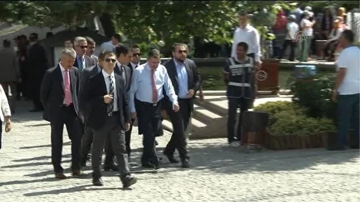 Başbakan Davutoğlu -Hacı Bayram\'da Cuma Namazı