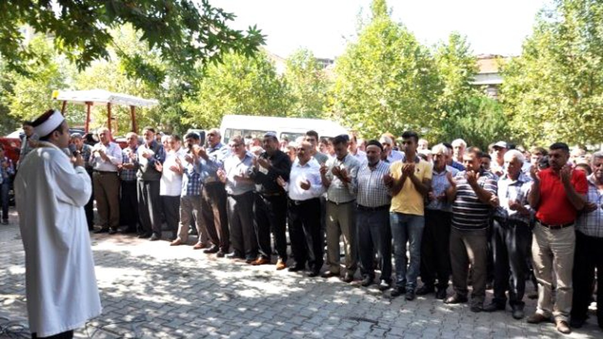 Bayat\'ta Şehitler İçin Gıyabi Cenaze Namazı