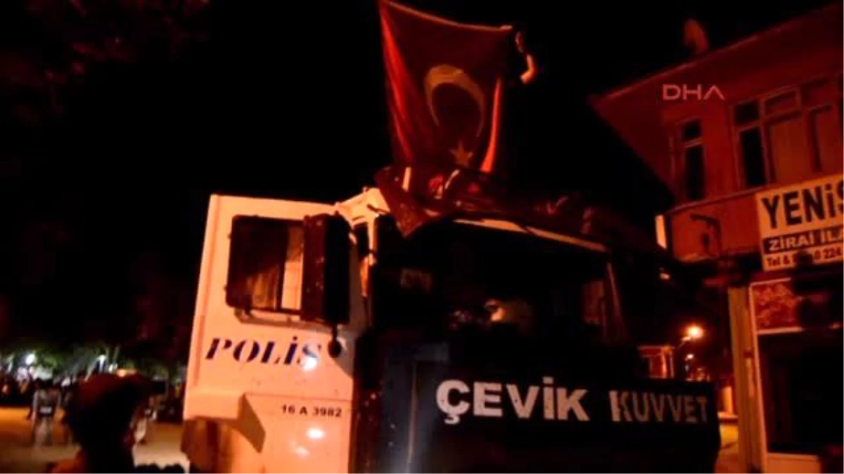 Bursa\'da Karşıt Görüşlü Gruplar Kavga Etti: 5 Yaralı