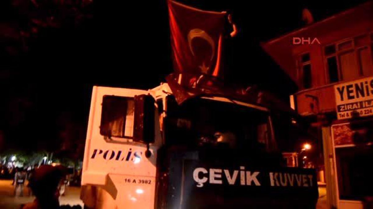 Bursa'da Karşıt Görüşlü Gruplar Kavga Etti: 5 Yaralı