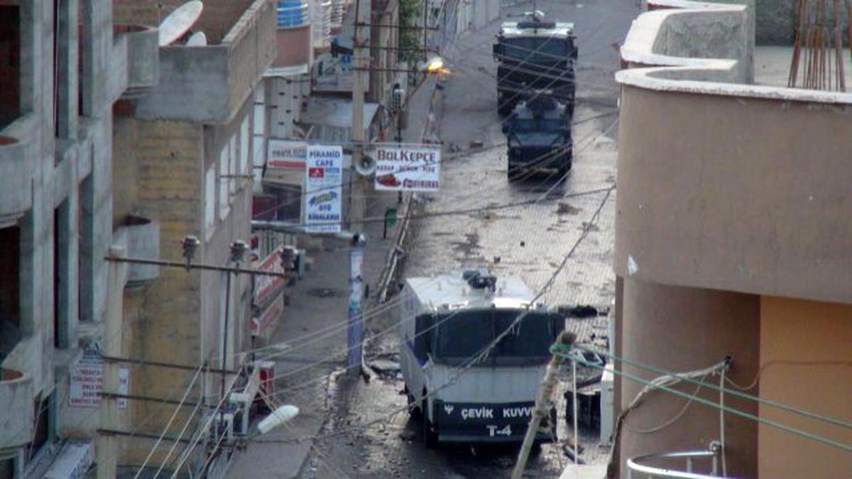 Cizre'de Polise Bombalı Saldırı: 5 Yaralı!