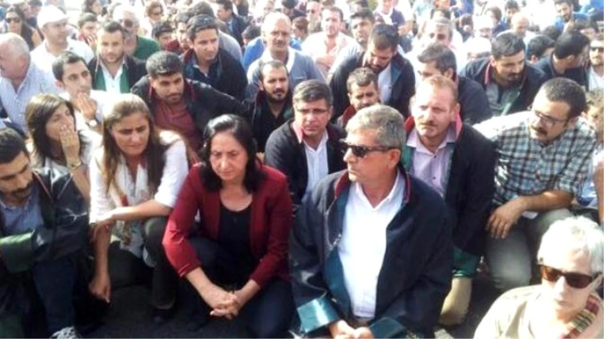 Cizre\'ye Gitmek İsteyen Yaklaşık 300 Avukatın Yolu Kesildi