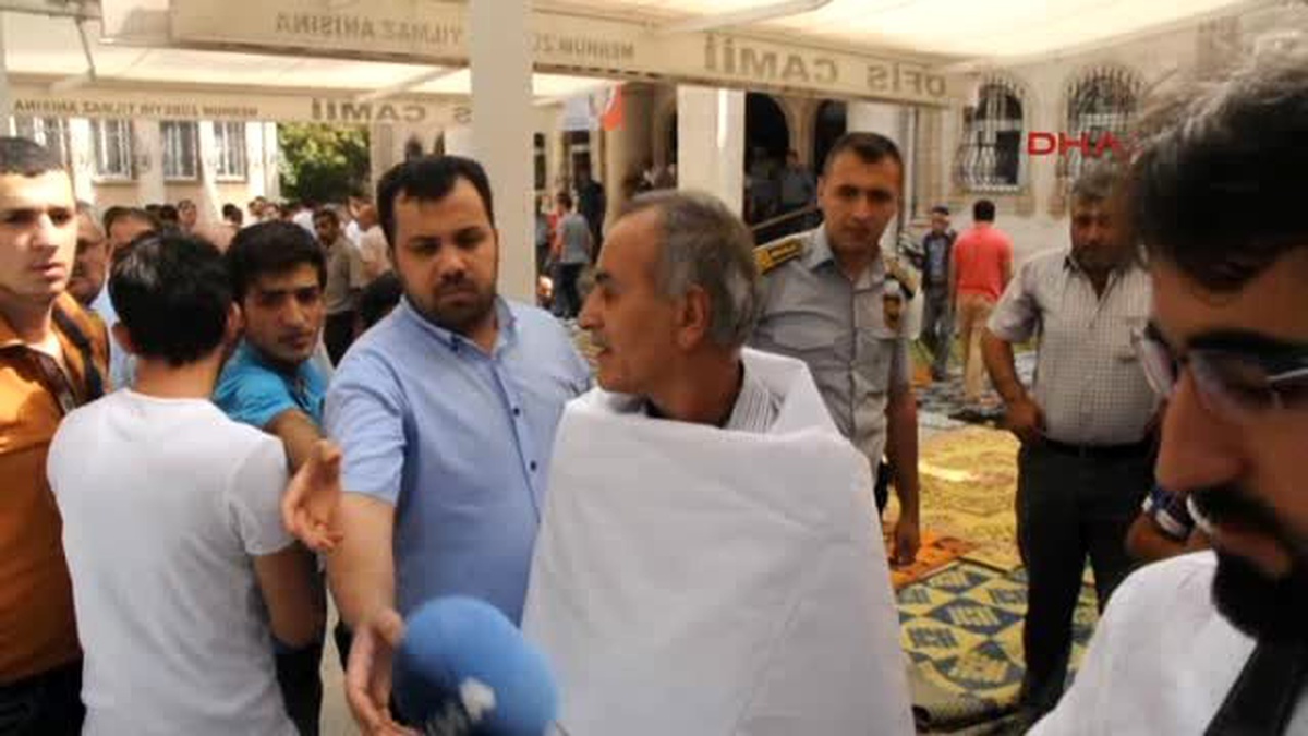 Diyarbakır Cuma Namazı Çıkışı Kefen Giyip, Çatışmaları Protesto Etti