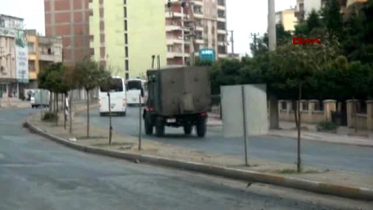 Diyarbakır PKK\'lılar Silvan\'da Emniyete Saldırdı