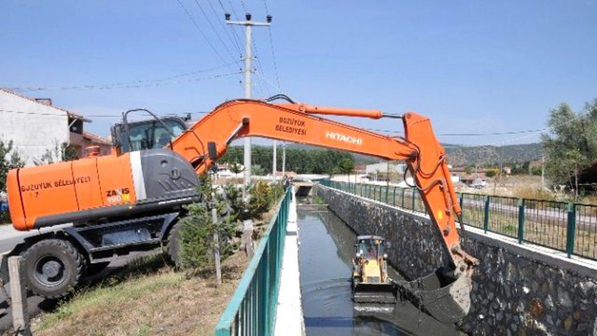 DSİ Kanalı Pislik ve Balçıktan Temizleniyor