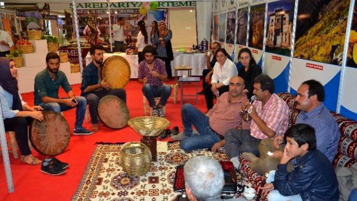 Erciş Belediyesi Fuara Renk Kattı