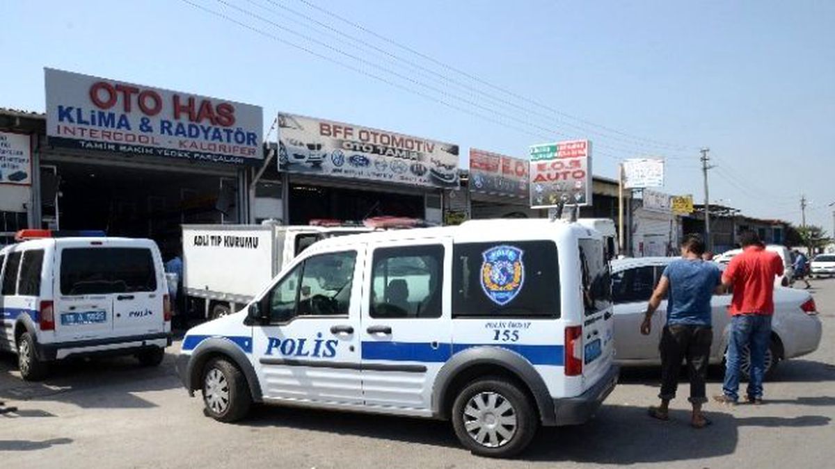 Eski Ortağını Göğsünden Bıçaklayarak Öldürdü