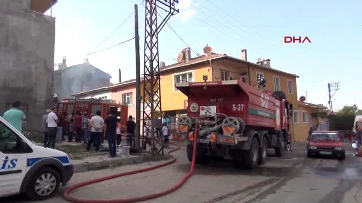 Eskişehir\'de Otomobil Garajında Yangın
