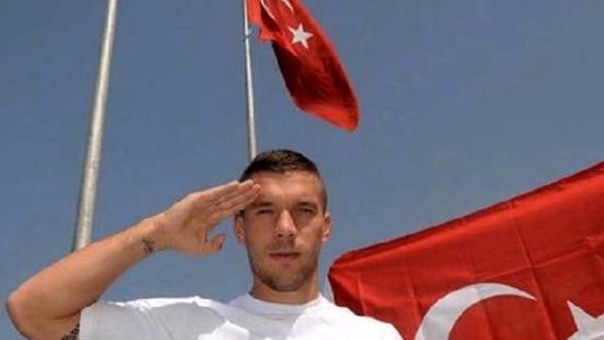 Galatasaraylı Lukas Podolski\'den Türkiye\'ye Başsağlığı Mesajı