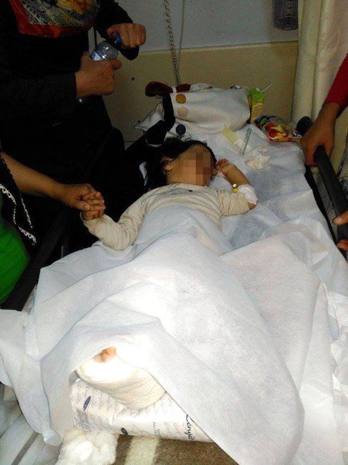 Hakkari\'de Üçüncü Kattan Düşen Çocuk Hastaneye Kaldırıldı