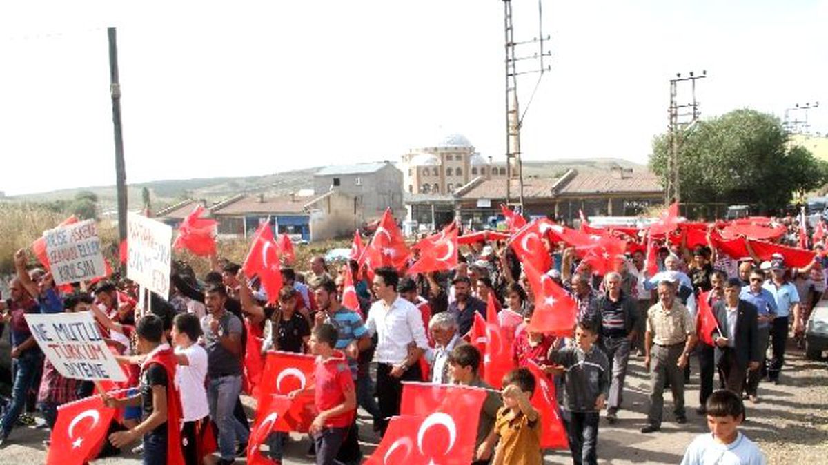 Hanak\'ta Teröre Tepki Yürüyüşü