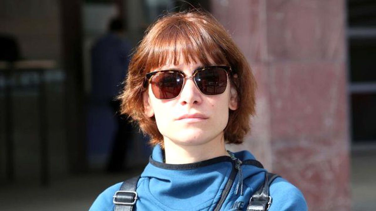 HDP Adayının İş Yeri Önünde İstiklal Marşlı Eylem