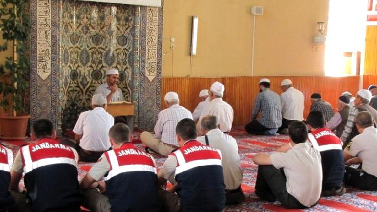 Hisarcık\'taki Camilerde Cuma Namazı Öncesi Şehitler İçin Özel Program