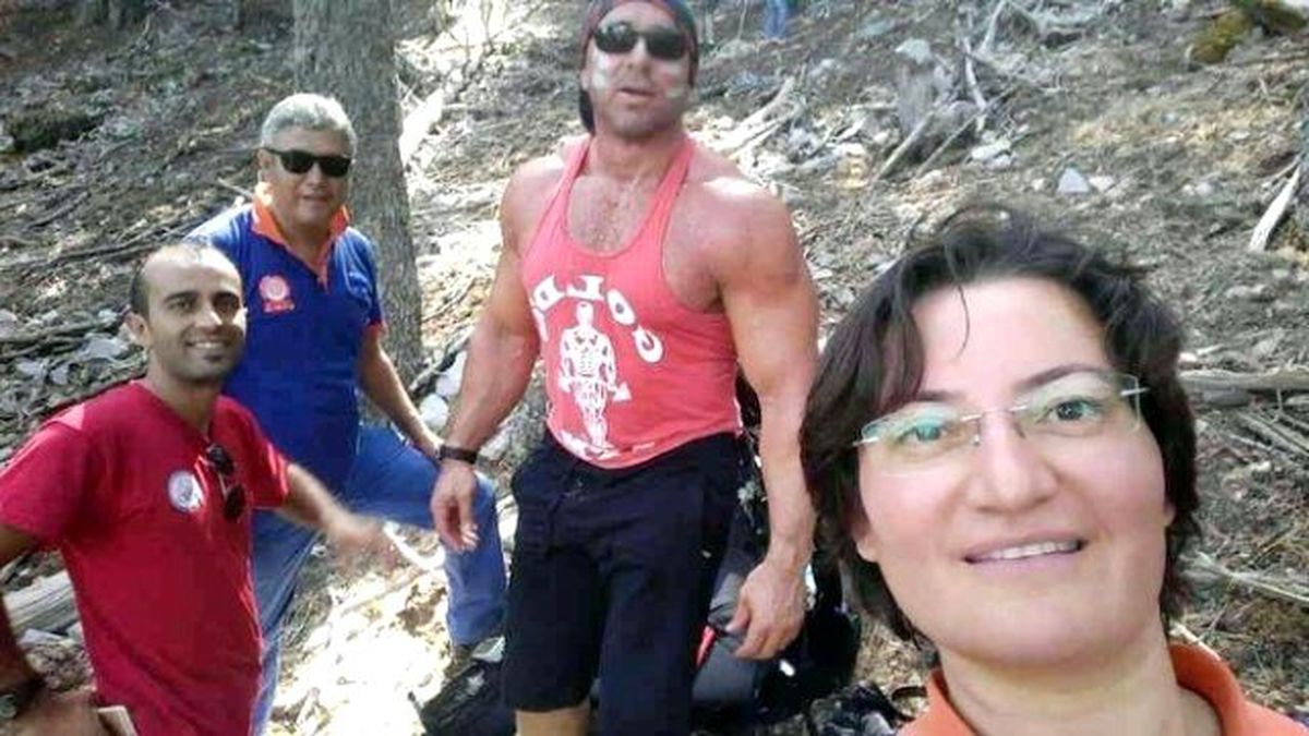 İskoç Paraşütçüyü Ağaç Kurtardı