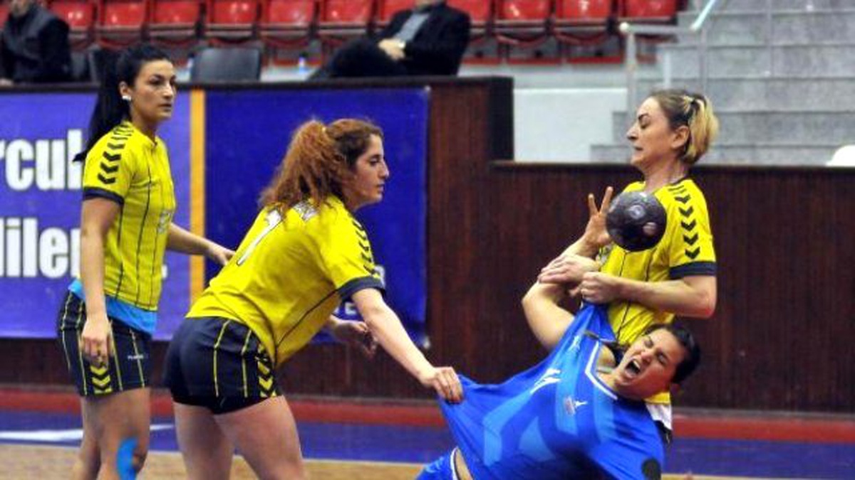 İzmir Büyükşehir Belediyespor 3 Kulvarda