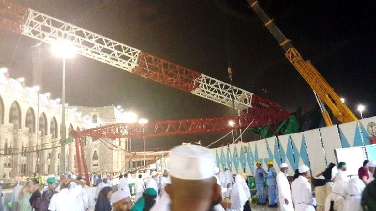 Kabe'de Vinç Devrildi 87 Ölü 184 Yaralı