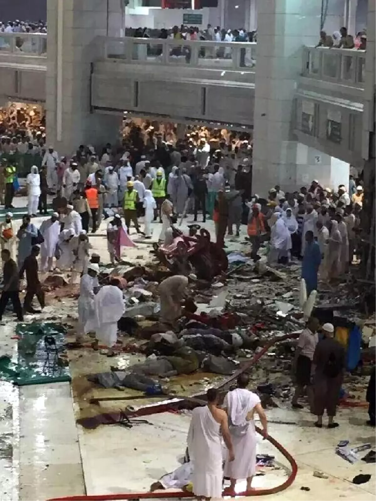 Kabe\'de Vinç Kulesi Devrildi: En Az 52 Ölü, 30 Yaralı (3)