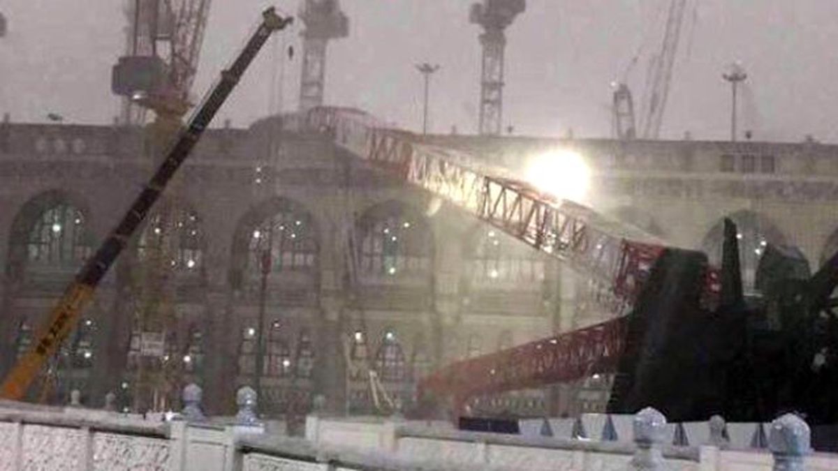Kabe'deki Vinç Faciasından İlk Görüntüler