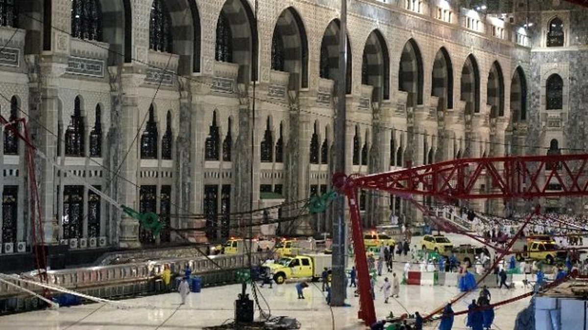 Kabe\'deki Vinç Kazasında 2 Türk Hacı Öldü 15 Türk Yaralandı