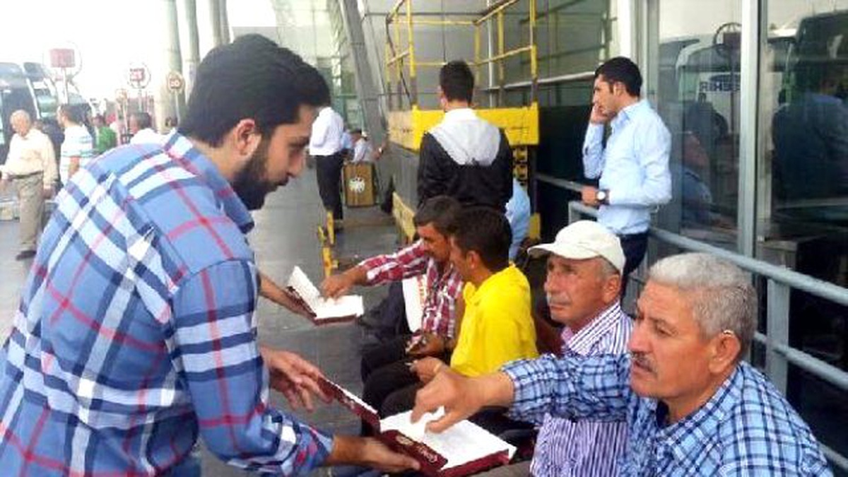 Kayseri\'den Doğu\'ya Giden Yolculara AK Parti Lokum Dağıttı