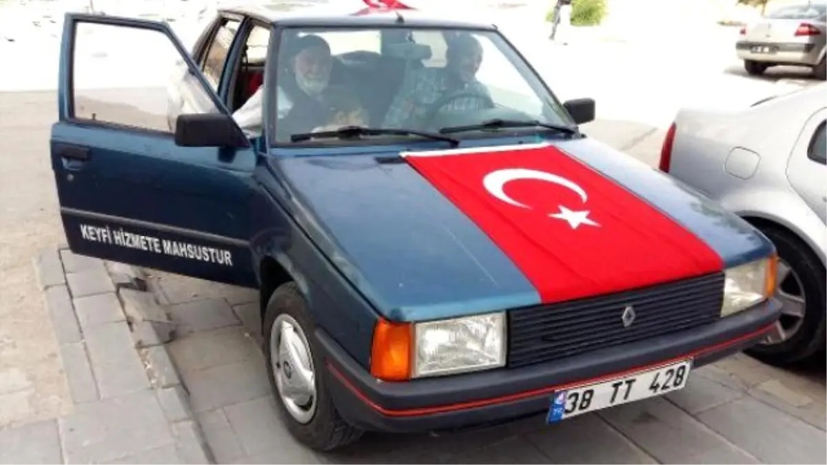 Keyfi Hizmete Mahsustur' Yazılı Aracıyla Terörü Protesto Etti