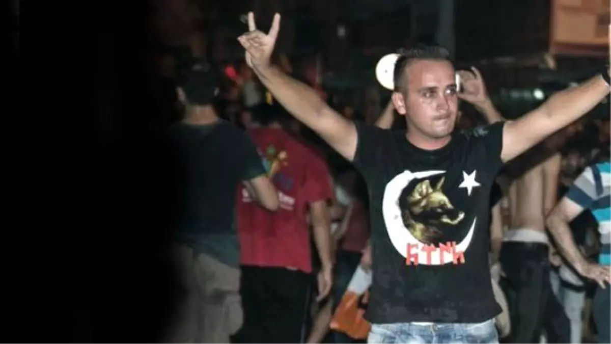 MHP\'den Çok Sert Tepki: Her Bozkurt İşareti Yapan Ülkücü Değildir