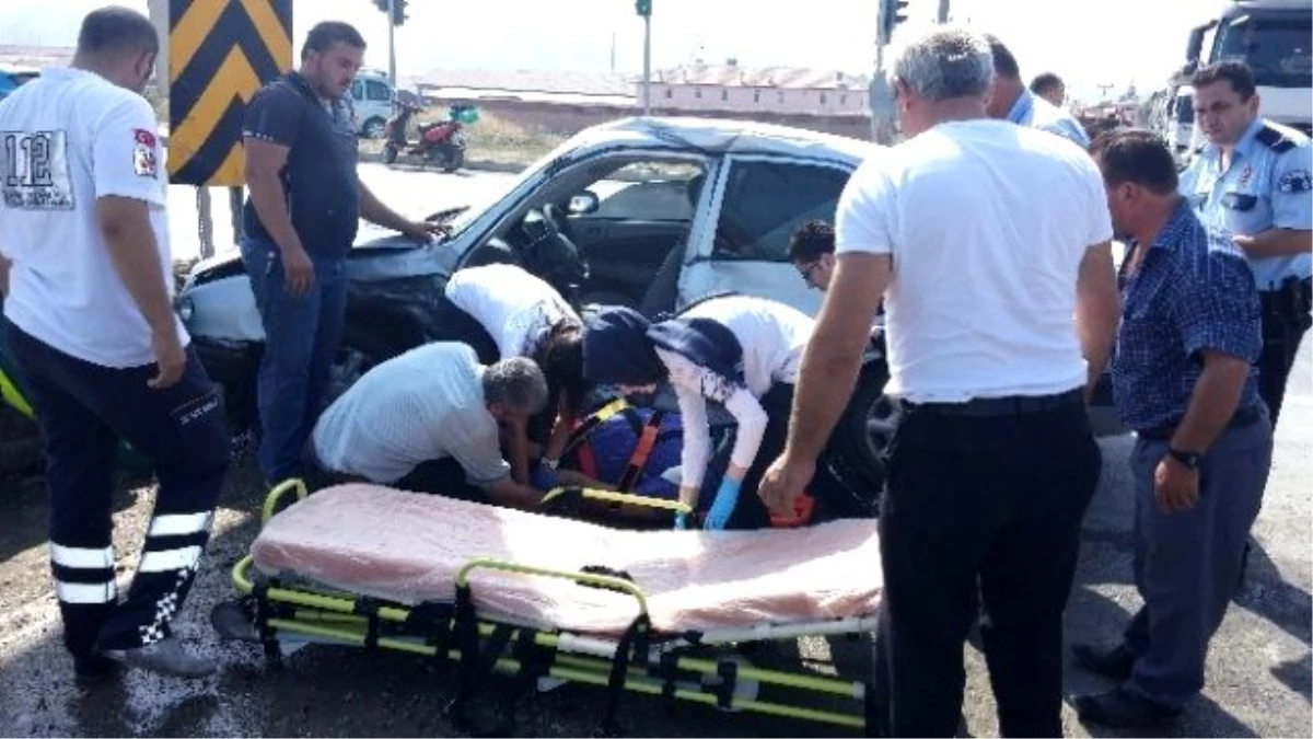 Osmancık\'ta Trafik Kazası: 6 Yaralı