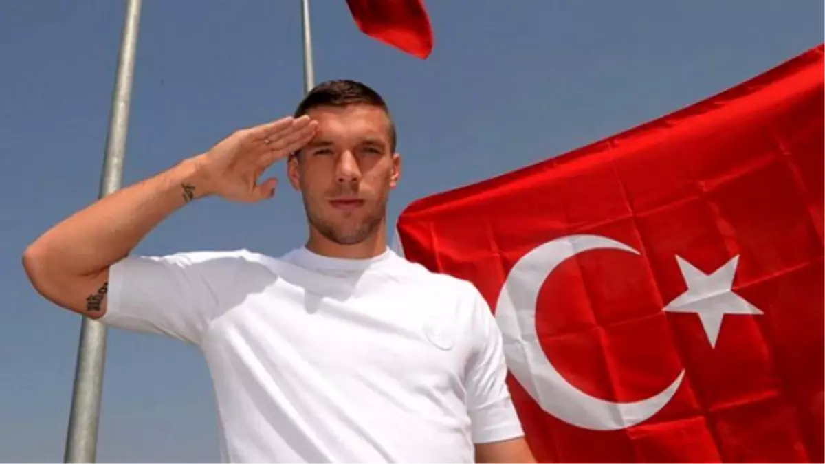 Podolski, Baş Sağlığı İçeren Tweet\'ini Değiştirdi