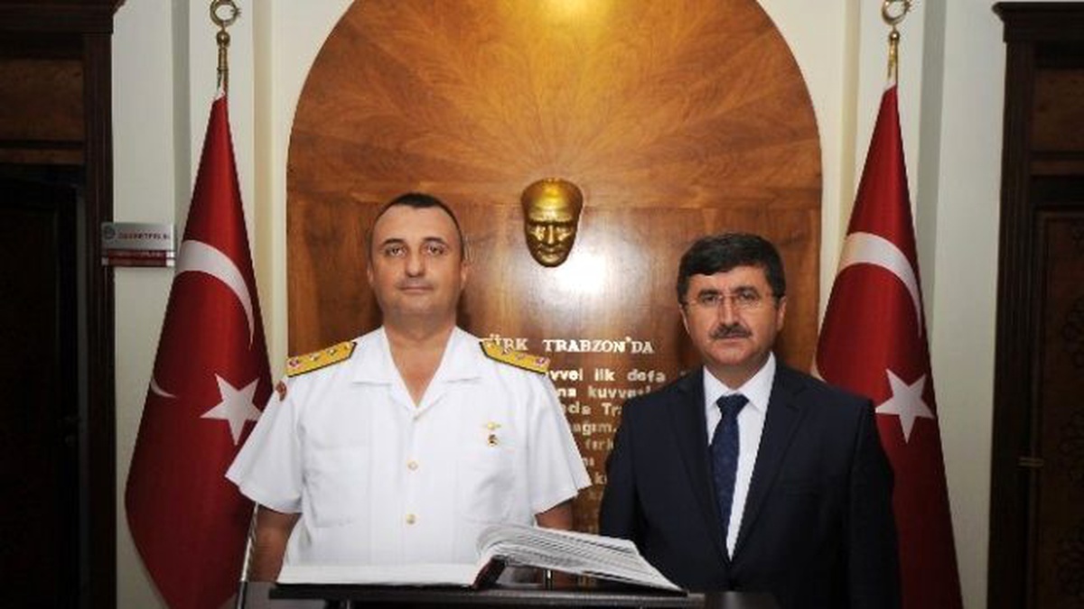 Sahil Güvenlik Komutanı Tümamiral Hakan Üstten, Vali Öz\'ü Ziyaret Etti