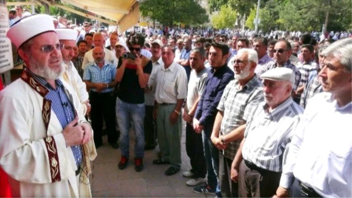Şehit Askerler ve Polisler İçin Gıyabi Cenaze Namazı Kılındı