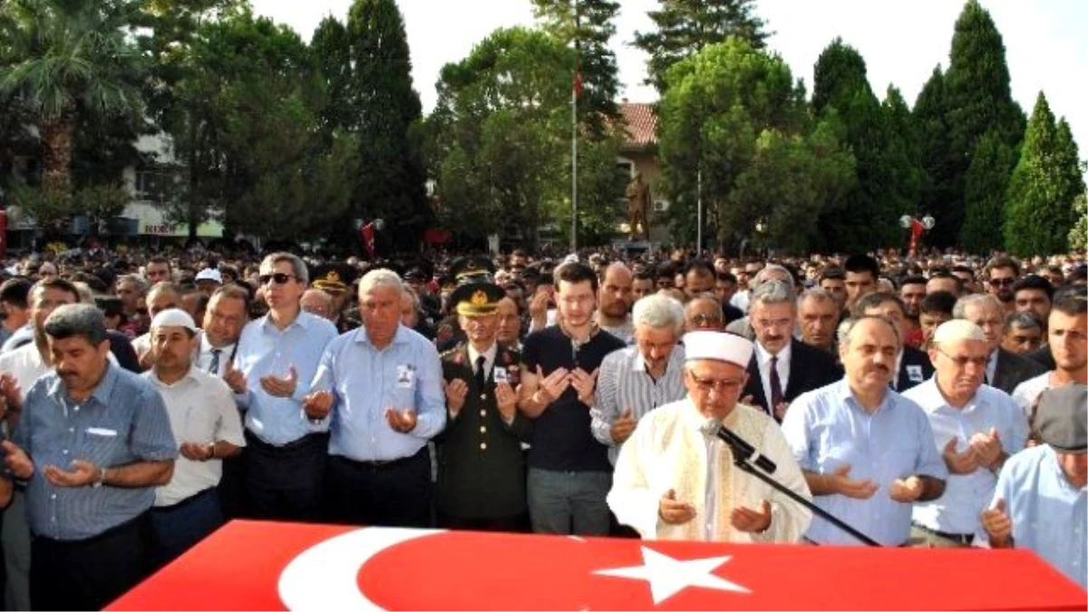 Şehit Çavuş Gözyaşları Arasında Son Yolculuğuna Uğurlandı