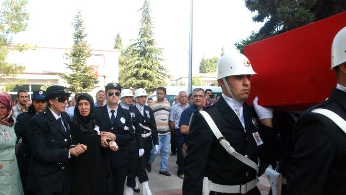 Şehit Polis Amiri Son Yolculuğuna Uğurlandı