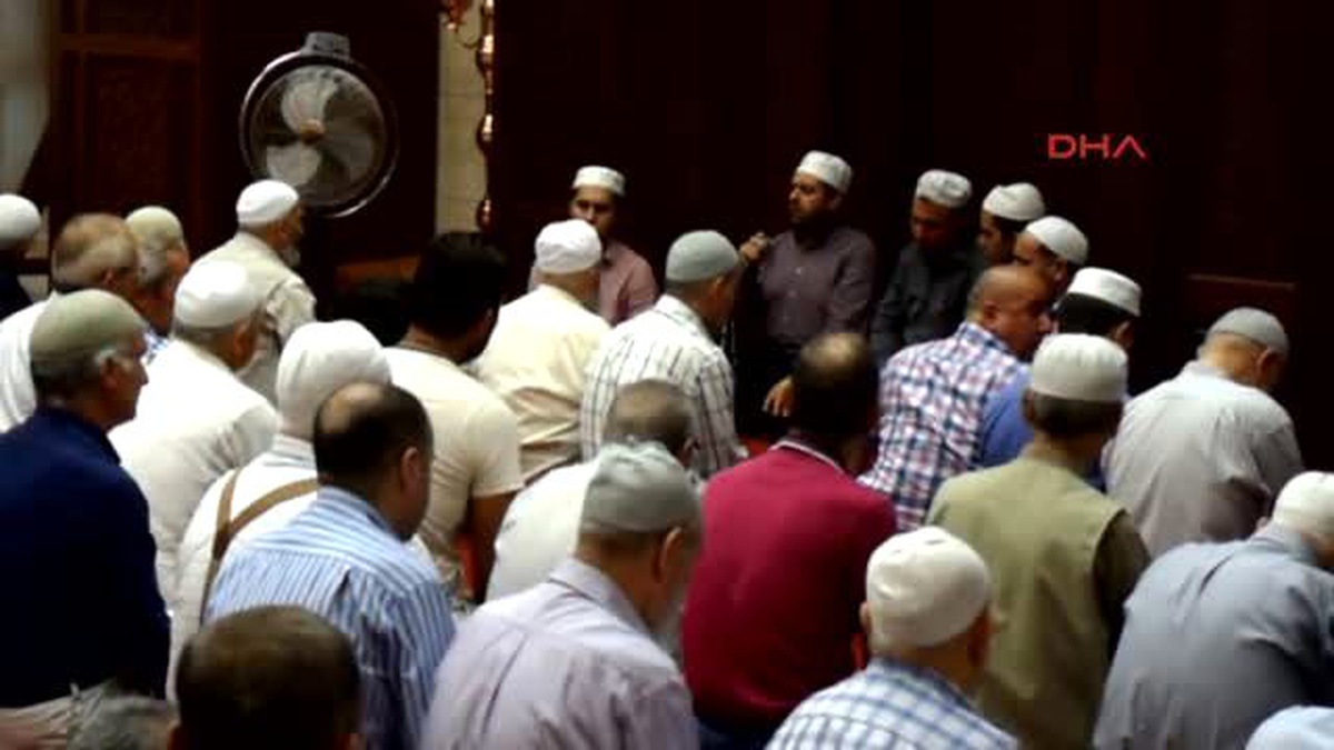 Şehitler İçin Cuma Namazından Önce Kuran Okutuldu, Birlik Çağrısı Yapıldı