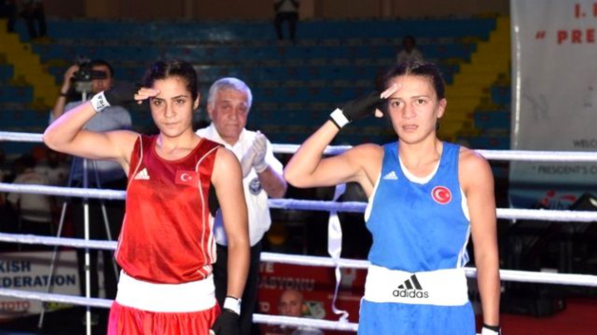 Şehitler İçin Milli Boksörlerden Asker Selami