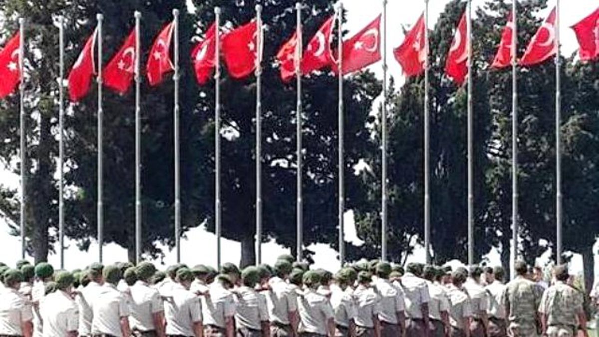 Şehitlikte Duygulandıran Tablo