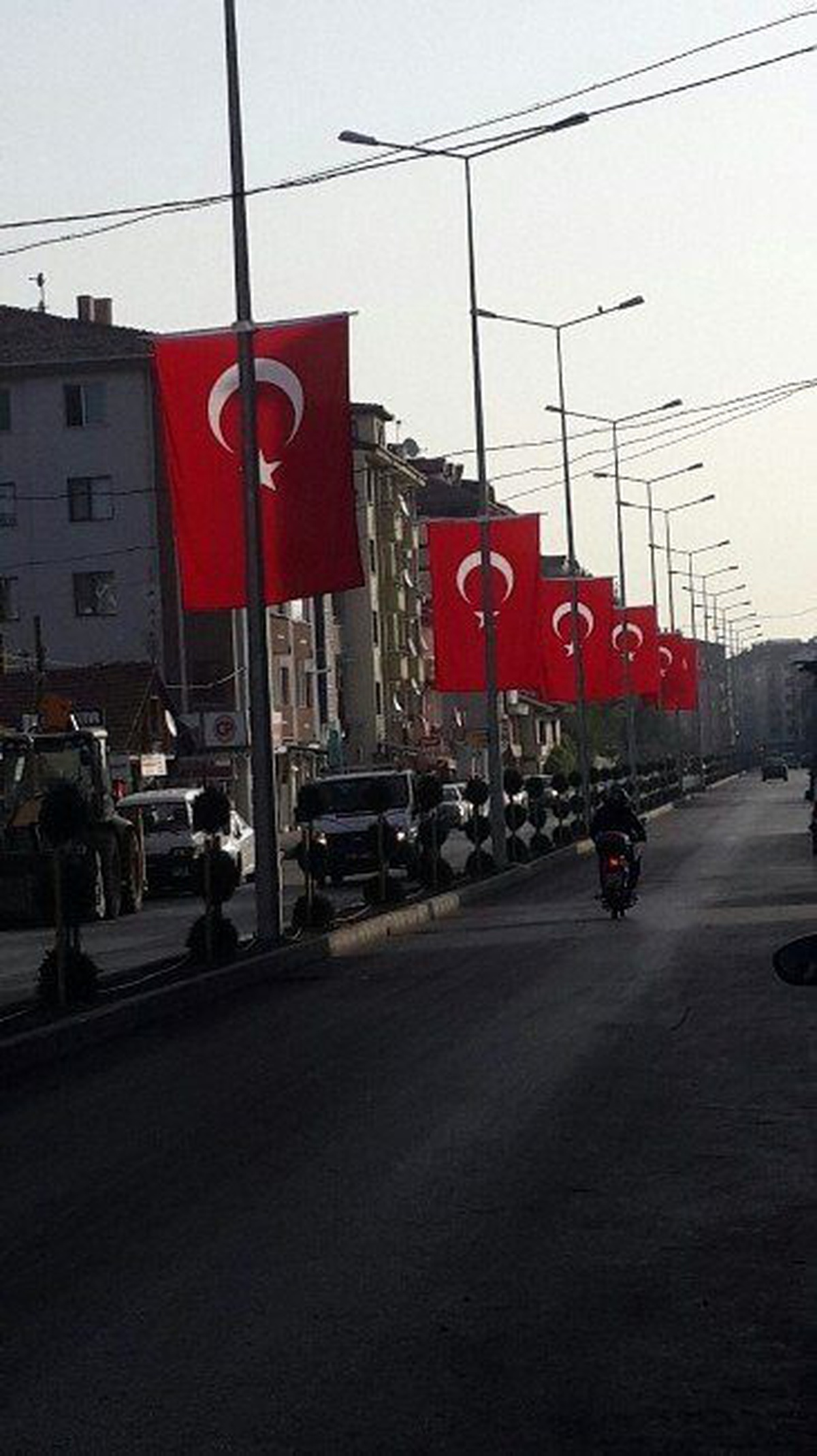 Sümer Mahallesi Türk Bayraklarıyla Donatıldı