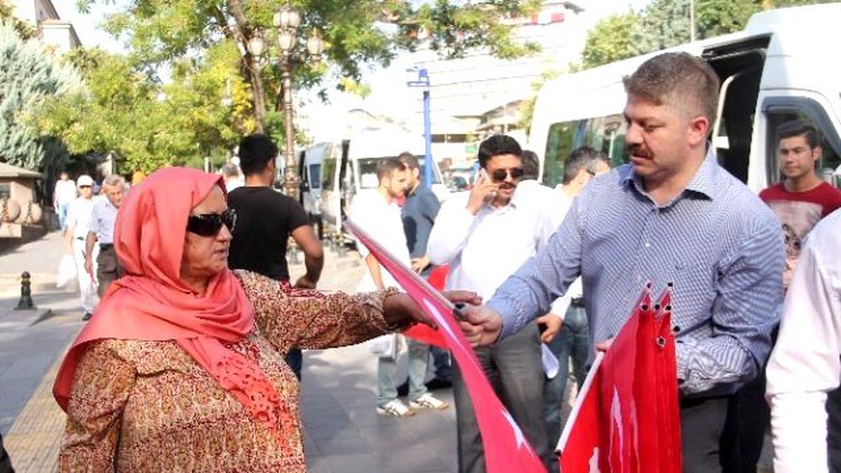 Ulus Kırmızı Beyaza Büründü