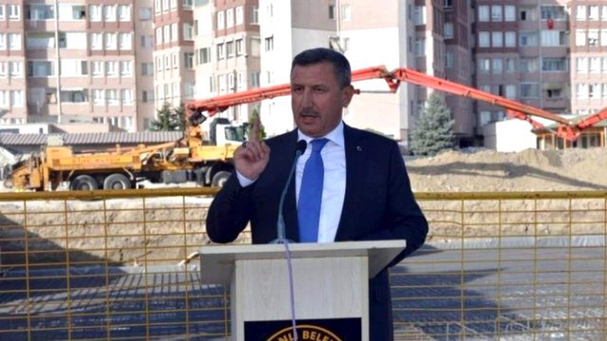 Vali Yılmaz: Birkaç Sarhoş ve Birkaç Çapulcu İnsanların Kaderiyle Oynamaya Çalışıyor